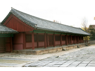 유현들의 위패를 나누어 모셨던 동무